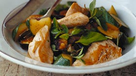 Kylling med squash og aubergine - Foto: Familie Journals Slankeklub