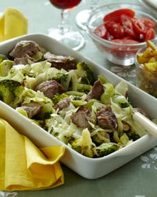 Påskelam i fad med smagsfulde grøntsager