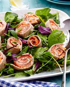 https://imgix.familiejournal.dk/media/websites/familiejournalen-dot-dk/website/2014/april/uge-15/mad/15-tortilla-med-roeget-oerred-362.jpg