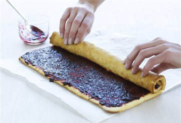 Kaloriefattig påske-roulade med æblemos og marmelade | Familie Journal