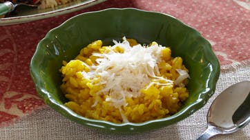 https://imgix.familiejournal.dk/media/websites/familiejournalen-dot-dk/website/2014/april/uge-17/mad/17-risotto-med-safran-362.jpg