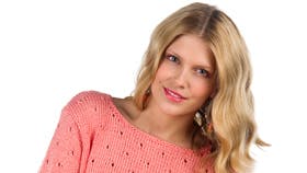 Strikbluse med hulmønster