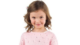 Strikkeopskrift: Sød strikbluse med hulmønster