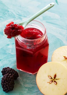 https://imgix.familiejournal.dk/media/websites/familiejournalen-dot-dk/website/2014/august/uge-35/mad/35-marmelade280.jpg