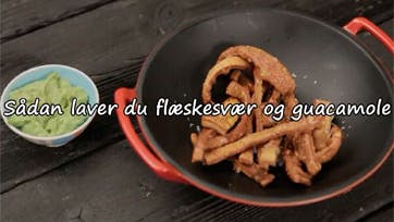 Video: Sprøde flæskesvær med guacamoledip