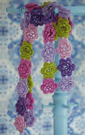 https://imgix.familiejournal.dk/media/websites/familiejournalen-dot-dk/website/2014/december/uge-51/haandarbejde/blomstertoerklaede280.jpg
