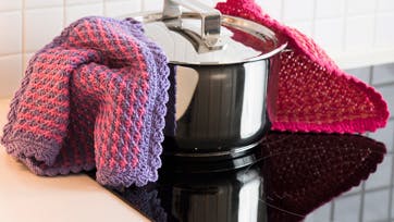 Strikket sjal i turkis og lilla