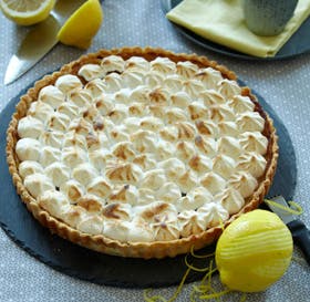 Syrlig og lækker citrontærte med marengs