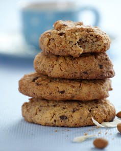 https://imgix.familiejournal.dk/media/websites/familiejournalen-dot-dk/website/2014/januar/uge-4/mad/04-kaempe-cookies-280.jpg