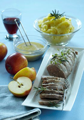 https://imgix.familiejournal.dk/media/websites/familiejournalen-dot-dk/website/2014/januar/uge-5/mad/05-farseret-moerbrad-med-kartoffelmos-280.jpg