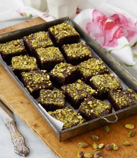 https://imgix.familiejournal.dk/media/websites/familiejournalen-dot-dk/website/2014/januar/uge-5/tillaeg-cheesecakes-og-chokoladekager/05-glutenfri-laekkerier-280.jpg