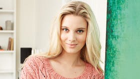 Strikket sweater i smuk koral