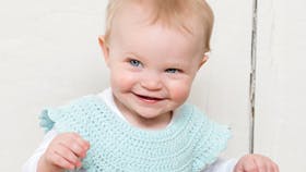 Fin, hæklet babykjole