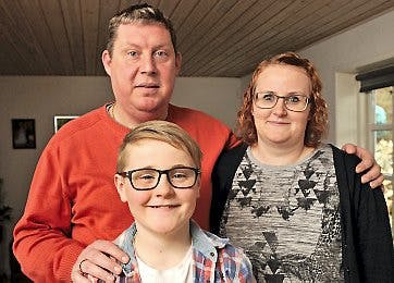 https://imgix.familiejournal.dk/media/websites/familiejournalen-dot-dk/website/2014/juni/uge-24/artikler/24-adhd-artikel.jpg