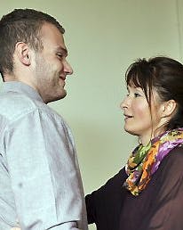 https://imgix.familiejournal.dk/media/websites/familiejournalen-dot-dk/website/2014/juni/uge-25/artikler/soen-soldat-afghanistan-ny.jpg