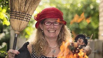 Heksetitlen er smidt på bålet, men navnet Tusnelda har Britta beholdt og bruger det blandt andet som forfatternavn på  forsiden af sin nye bog "Meditativ livsstil"