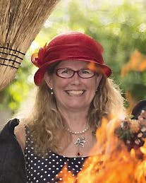 https://imgix.familiejournal.dk/media/websites/familiejournalen-dot-dk/website/2014/juni/uge-26/artikler/britta-er-en-moderne-heks-artikel.jpg