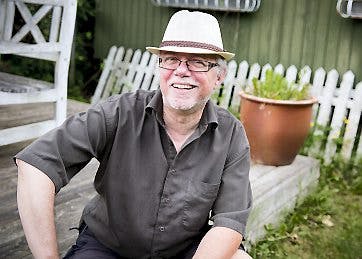 https://imgix.familiejournal.dk/media/websites/familiejournalen-dot-dk/website/2014/juni/uge-26/artikler/kapelmesteren-blev-konfettimester-for-en-aften-artikel.jpg