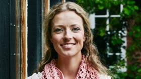 Hæklet tørklæde i rosa