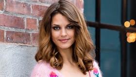 Strikket fin sweater med roser