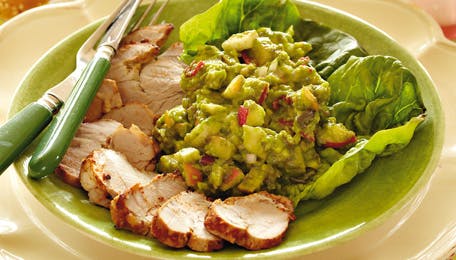 https://imgix.familiejournal.dk/media/websites/familiejournalen-dot-dk/website/2014/maj/uge-21/mad/21-moerbrad-med-avocadosalat-362.jpg