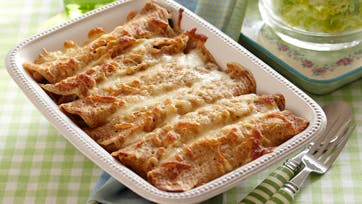 Fyldte pandekager med kylling og gratineret ost