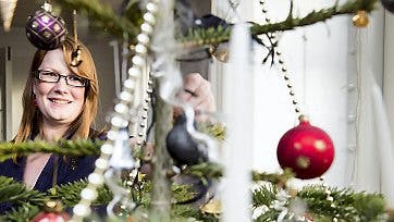 Lailas venner pÄ Facebook har allerede i flere Är fulgt hendes udskejelser som virkelighedens svar pÄ pynteglade Gertrud.