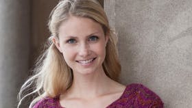 Strikket sweater med flot farvespil