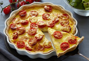 https://imgix.familiejournal.dk/media/websites/familiejournalen-dot-dk/website/2014/oktober/uge-41/mad/41-selleritomattaerte362.jpg