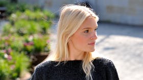 Strikket sweater oppefra og ned