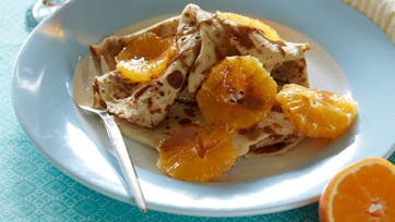 Vanilje-pandekager med appelsiner og honning