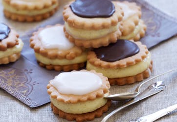 Fine medaljer med creme