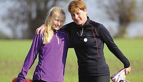 https://imgix.familiejournal.dk/media/websites/familiejournalen-dot-dk/website/2014/oktober/uge-44/artikler/44-mie-forside.jpg