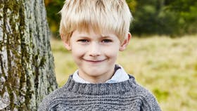 Klassisk, strikket sweater til børn