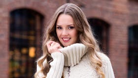 Strikket jakke og matchende halsrør