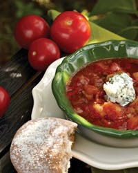 https://imgix.familiejournal.dk/media/websites/familiejournalen-dot-dk/website/2014/september/uge-37/mad/37-tomatsuppe362.jpg