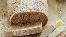 Bag et grovbrød