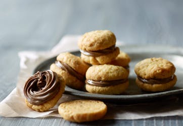 Små lækre nøddesmåkager med nougat