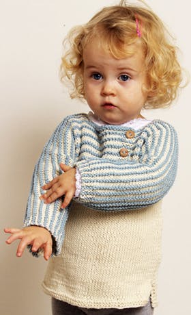 https://imgix.familiejournal.dk/media/websites/familiejournalen-dot-dk/website/2015/april/15/haandarbejde/soemandsbluse280.jpg