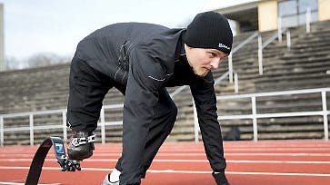 Med en særlig løbeprotese er Daniel i dag i verdenseliten.