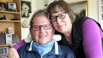 Jens og Birgit har netop fejret 40 års bryllupsdag. I sin tid lovede de Jens? morfar at holde sammen hele livet ? og det løfte har de tænkt sig at efterleve.