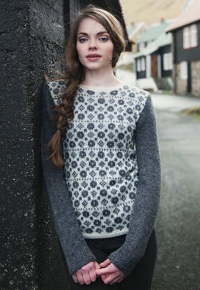 https://imgix.familiejournal.dk/media/websites/familiejournalen-dot-dk/website/2015/februar/08/haandarbejde/nordisk-sweater280.jpg