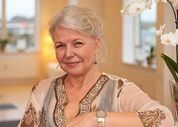 Birgitte underviser voksne kvinder i yoga | Familie Journal