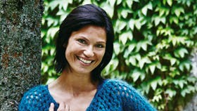 Strikbluse i smuk, blå farve