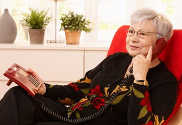 https://imgix.familiejournal.dk/media/websites/familiejournalen-dot-dk/website/2015/januar/04/artikler/04-telefonsvindel-362.jpg