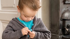 Strik hættetrøje til drenge