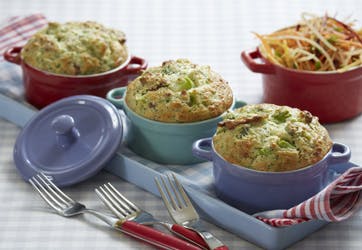 https://imgix.familiejournal.dk/media/websites/familiejournalen-dot-dk/website/2015/marts/10/mad/broccoli-gratiner362.jpg