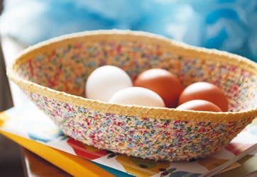 https://imgix.familiejournal.dk/media/websites/familiejournalen-dot-dk/website/2015/marts/11/haandarbejde/kurv362.jpg