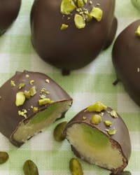 Påskeæg med pistacie, marcipan og chokolade