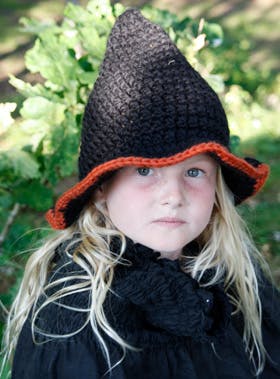 https://imgix.familiejournal.dk/media/websites/familiejournalen-dot-dk/website/handarbejde/hakling/2012/10/42-heksehat-280.jpg